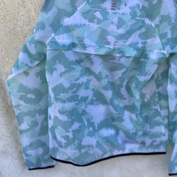 NWT Under Armour Run anywhere storm jacket - Picture 5 of 6